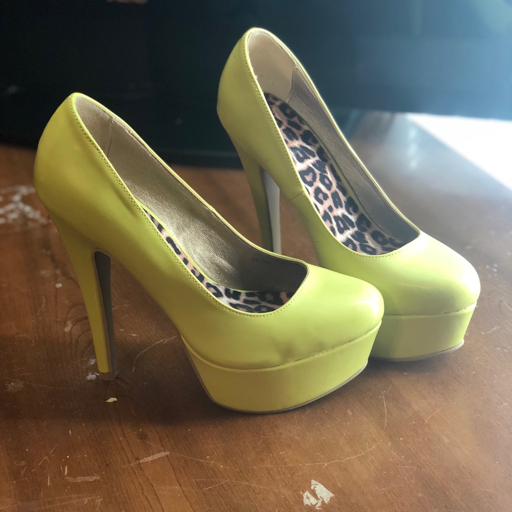 Neon yellow pumps - Picture 3 of 5